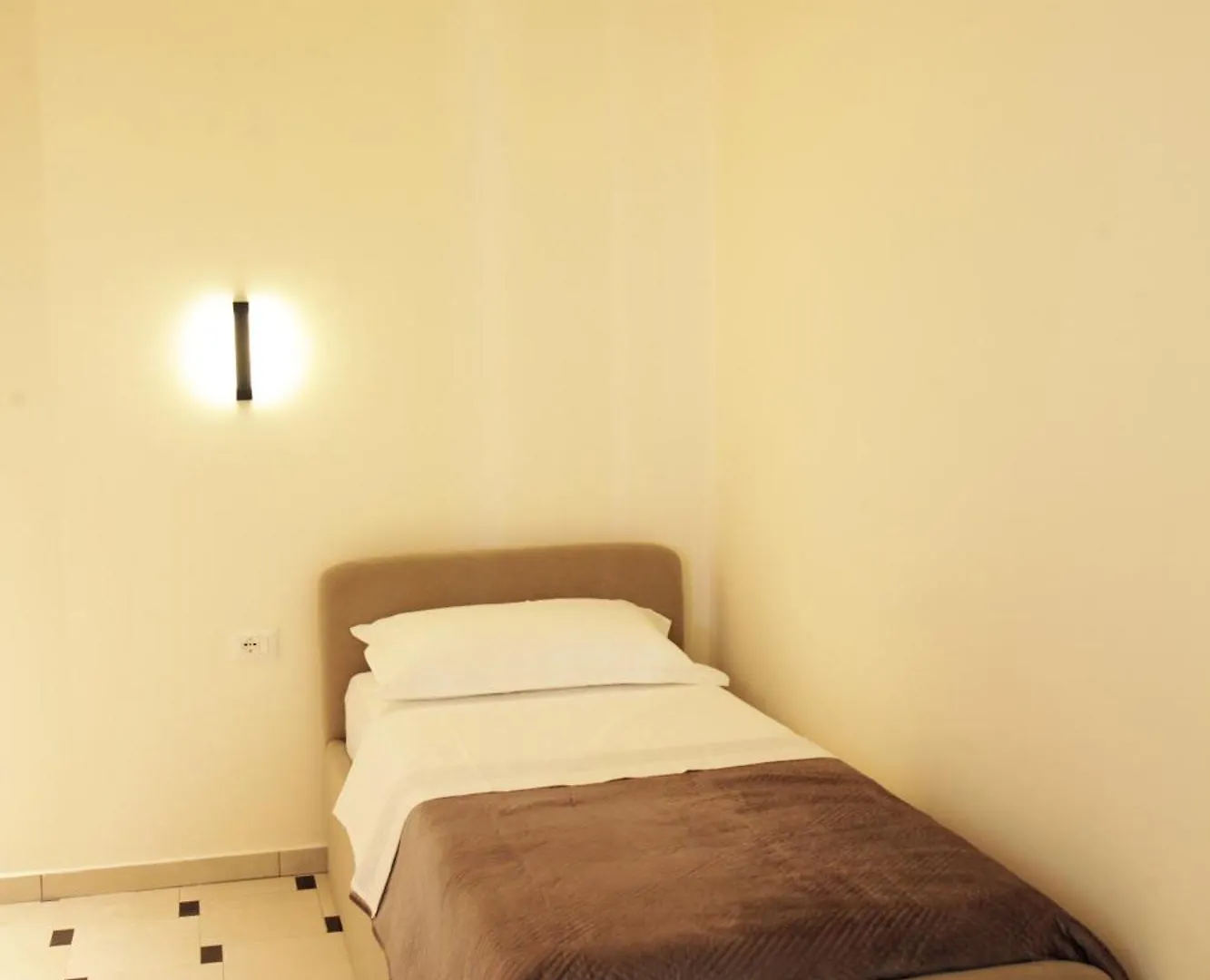 Mejsi Studio Apartment Szkodra 0*,